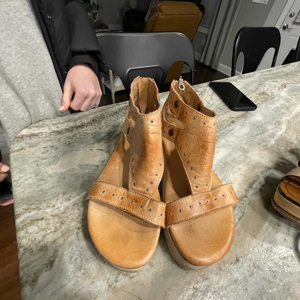 Bedstu platform leather sandals